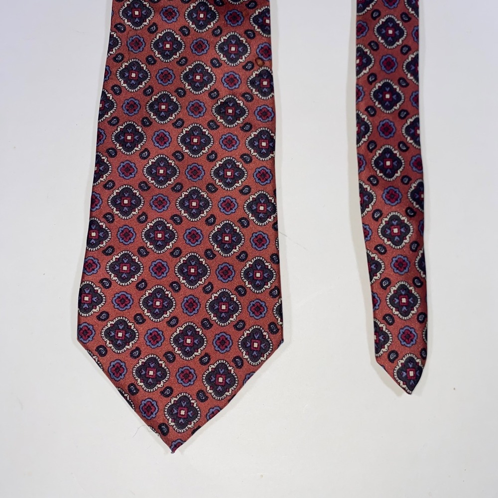 Silk Accents Mens Red Navy Blue Geometric Medallion 100% Silk Necktie Tie